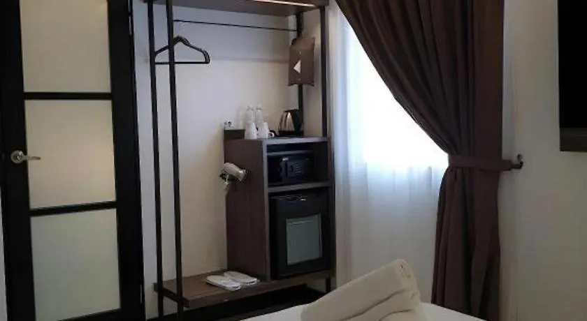 Styles Hotel Malacca 3*,